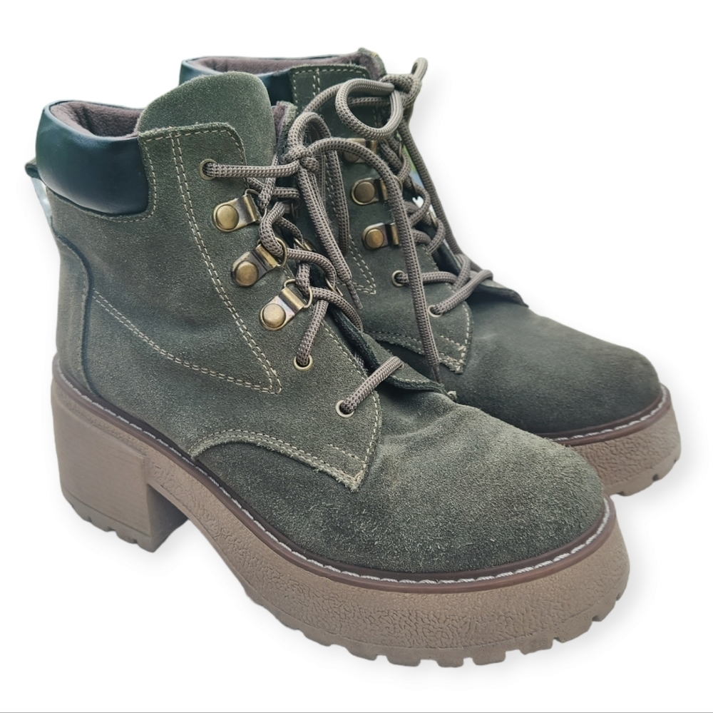 Chunky green Suede Combat boots lug sole. Size 37